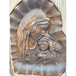 Икона Дърворезба - В прегръдките на Дева Мария